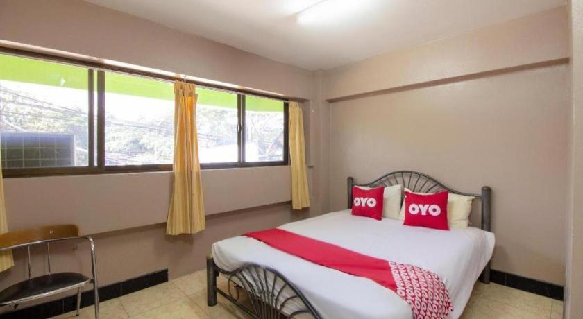 Oyo 75372 Flight Hut