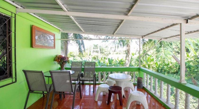 Hotel Oyo 75372 Flight Hut 2*