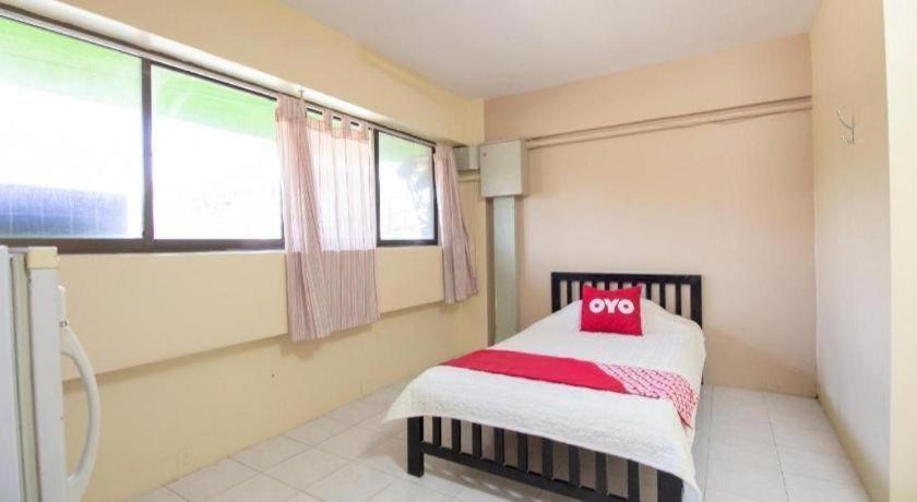 Hotel Oyo 75372 Flight Hut 2*