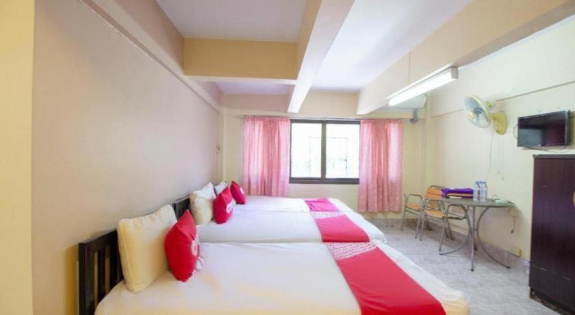 Oyo 75372 Flight Hut Hotel 2*