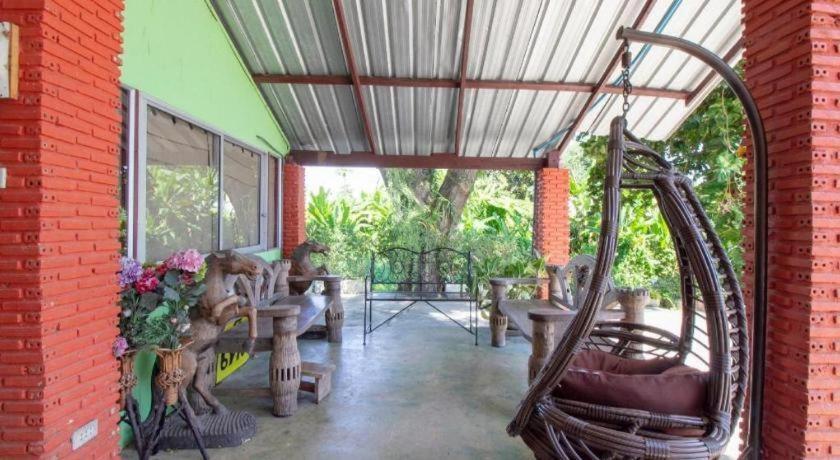 Hotel Oyo 75372 Flight Hut 2*