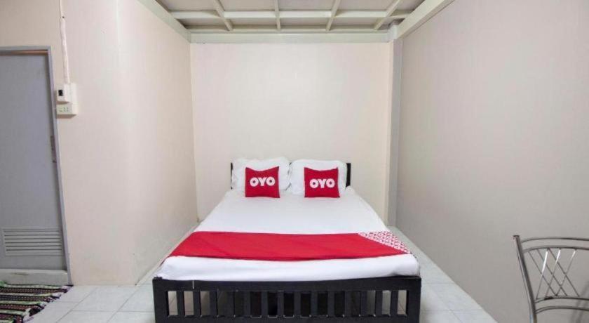 Hotel Oyo 75372 Flight Hut 2*