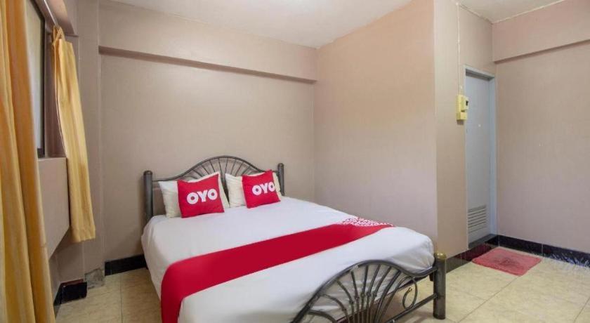 Oyo 75372 Flight Hut Hotel