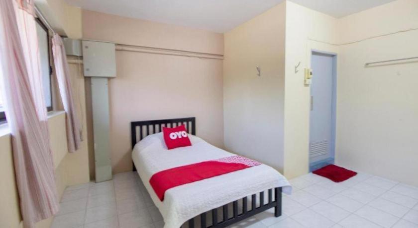Oyo 75372 Flight Hut Hotel Hua Hin